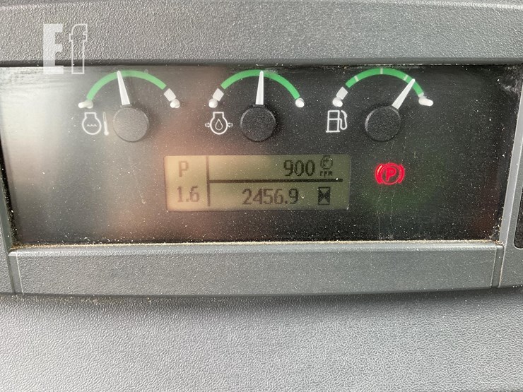 2021-deere-650k-lgp-image-16