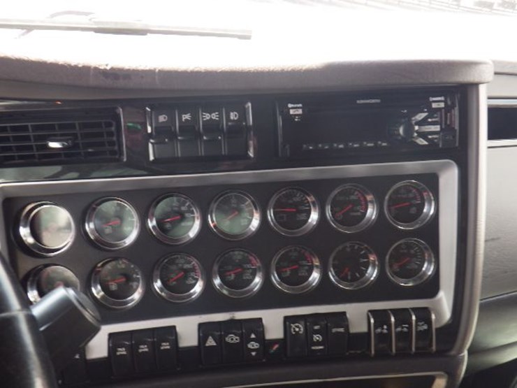 2015-kenworth-t660-image-19