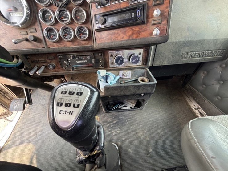 kenworth-t/a-truck-tractor-image-29