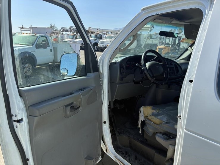 2007-ford-e350-image-23