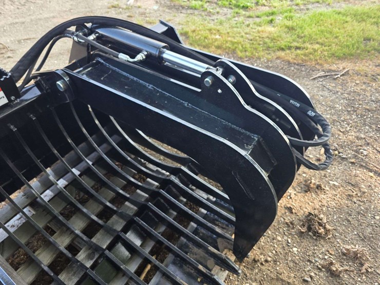 rock-solid-xhd-series-84”-heavy-duty-rock-bucket,-weights-1,700lbs,-made-from-½”-ar500-steel,-made-f-image-4