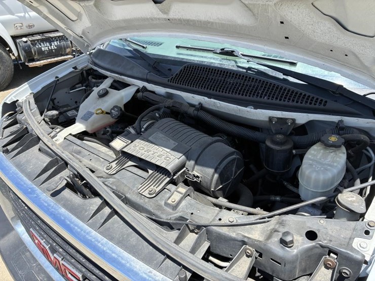 2015-gmc-savana-g2500-image-7