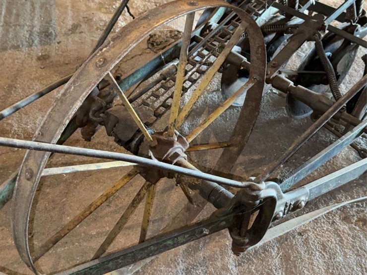 very-nice-original-van-brunt-model-v-grain-drill-image-20