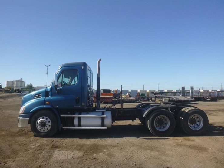 2012-freightliner-cascadia-113-image-5