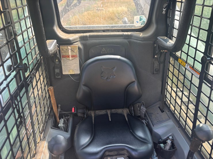 2015-bobcat-t650-image-12