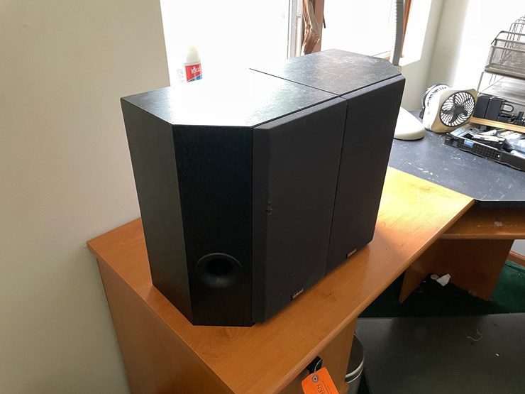 #7313-•-(2)-yamaha-speakers-image-2