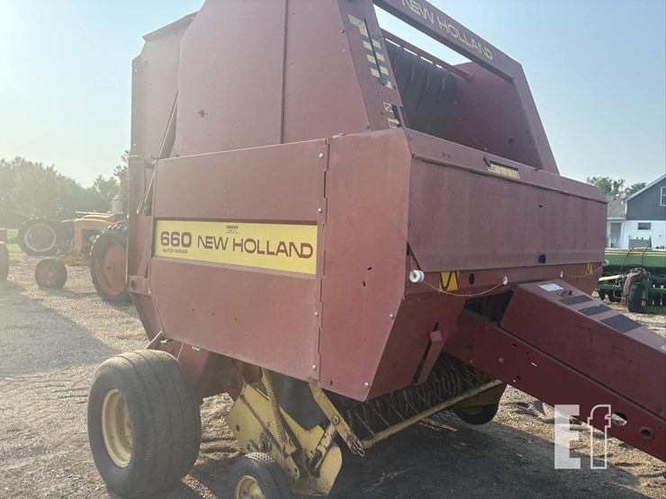 new-holland-660-image-10
