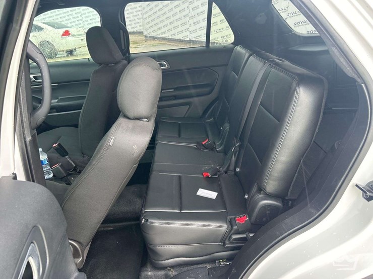 2016-ford-explorer-image-19