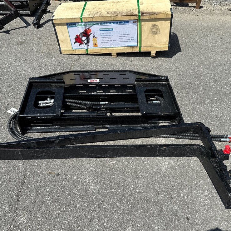 #6071 • 60" SKID STEER HYD SLIDING PALLET FORKS