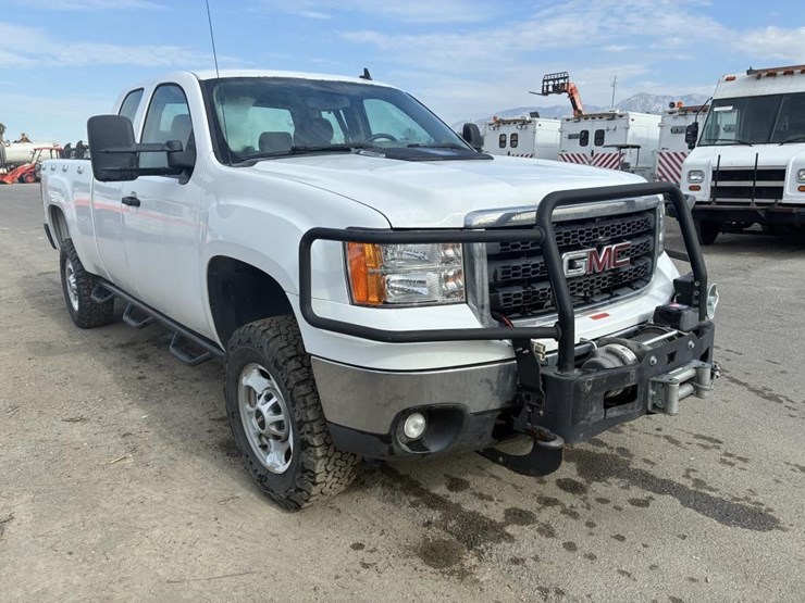 2012-gmc-sierra-2500-image-2