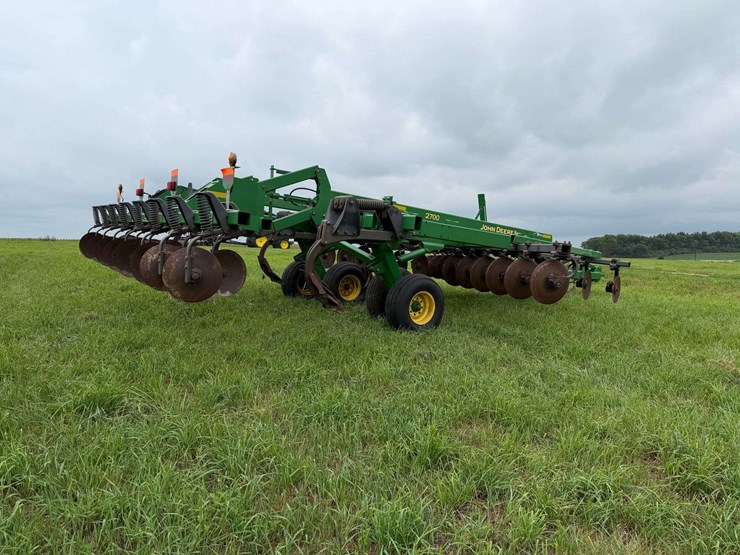john-deere-2700-image-5