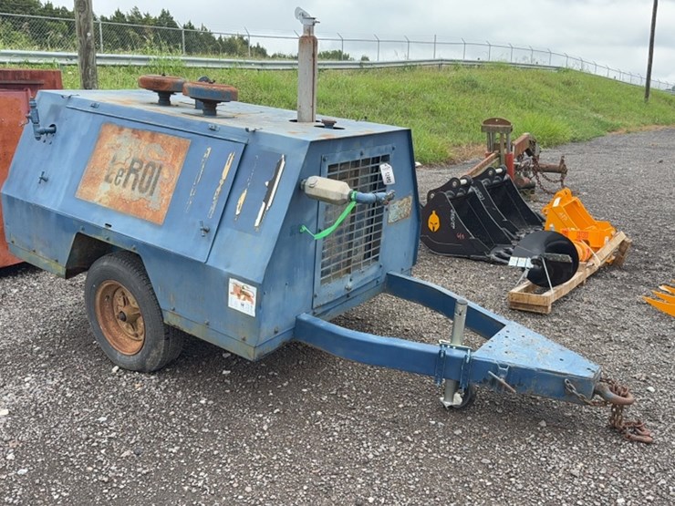 john-deere-330-image-2
