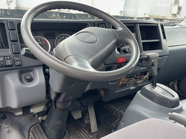 2011-isuzu-npr-image-20
