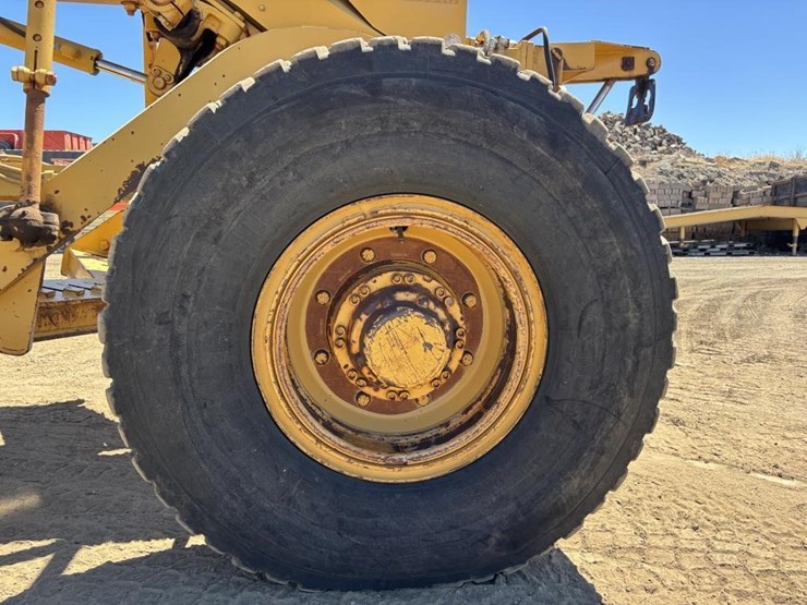 2005-caterpillar-143h-image-30