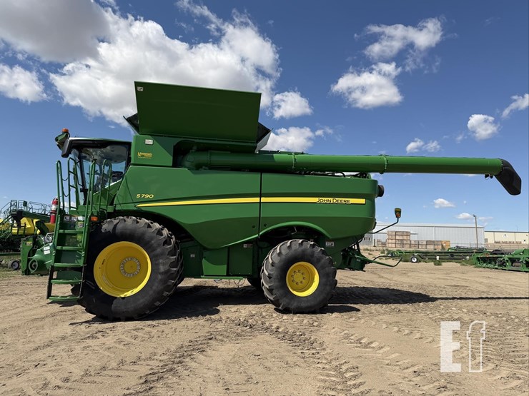 2020-john-deere-s790-image-8