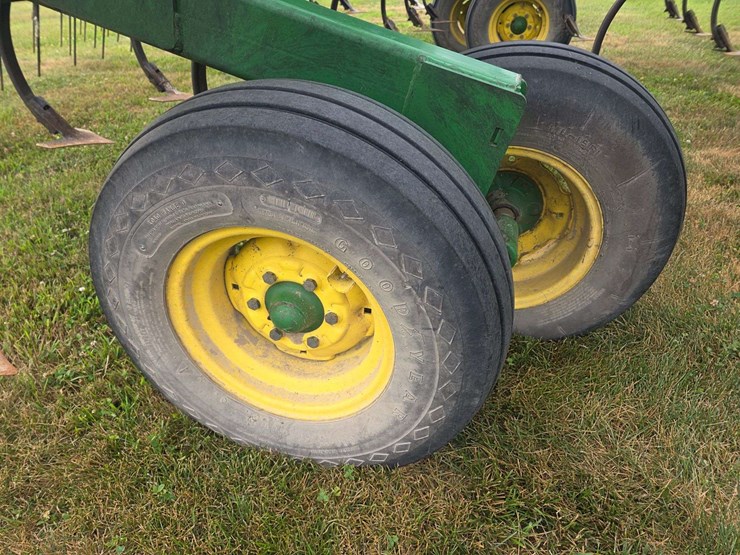 john-deere-2210-image-23