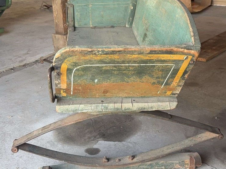 john-deere-buckboard-wagon-bench-seat-image-5