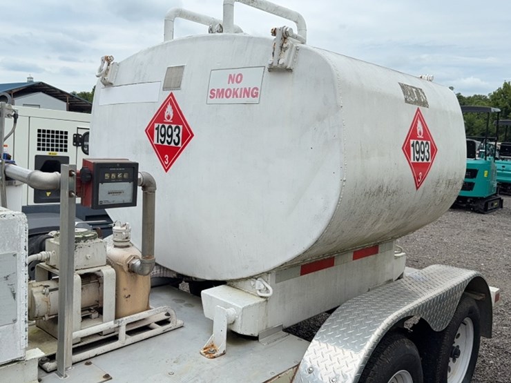 #2098-•-2007-tandem-axle-fuel-trailer-image-9