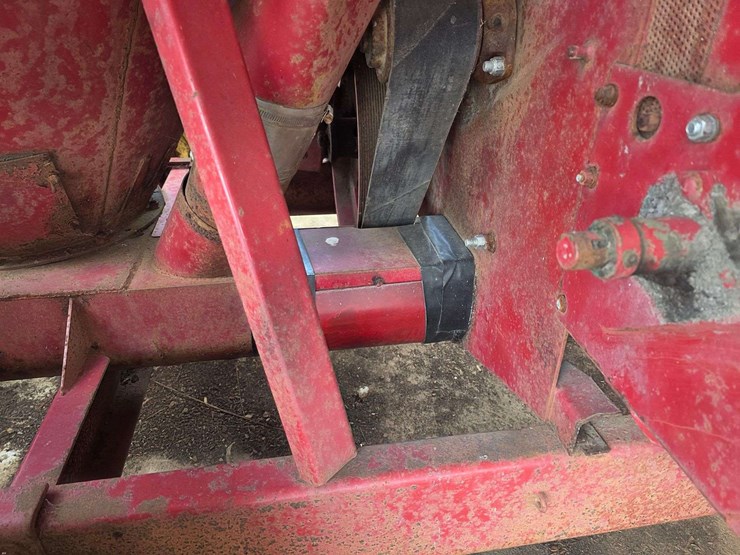 new-holland-352-image-6