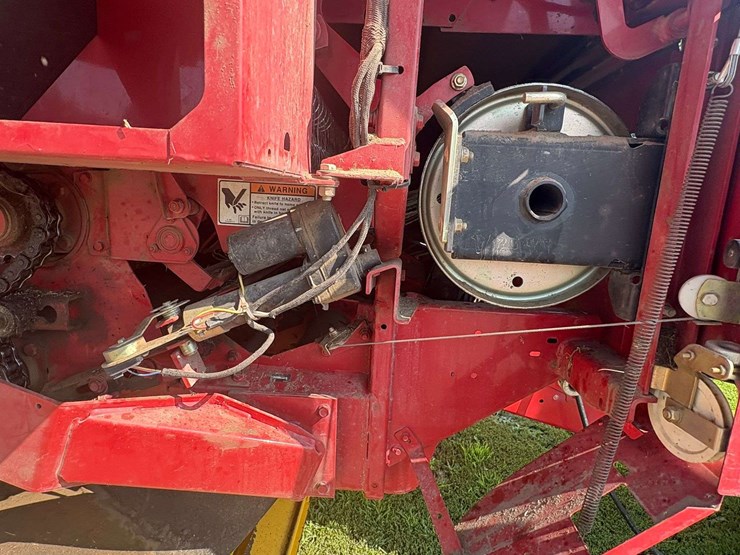2011-new-holland-br7090-image-23