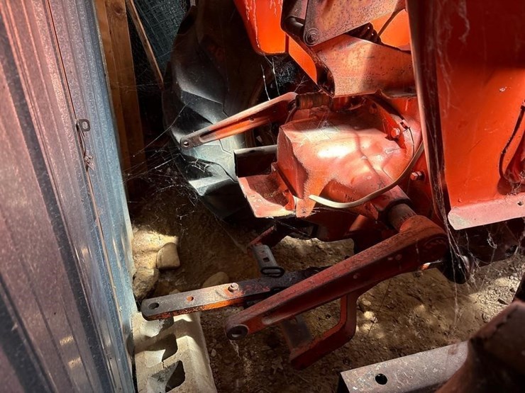 allis-chalmers-d17-gas-tractor-image-9