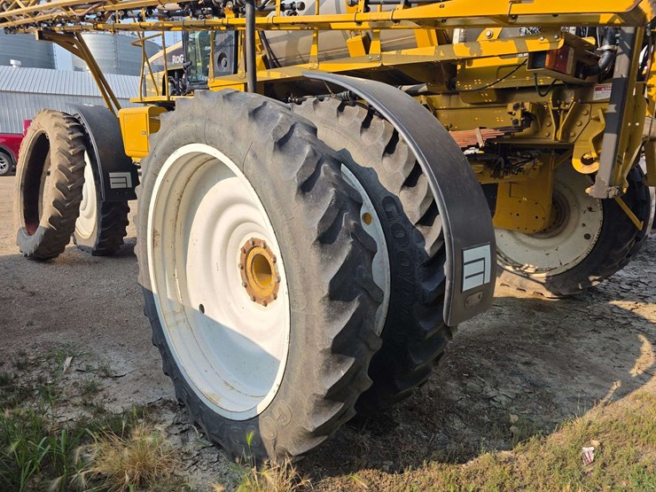 rogator-1074-self-propelled-sprayer,-100'-booms,-currently-winterized,-320/90r50-tires,-rears-with-d-image-29