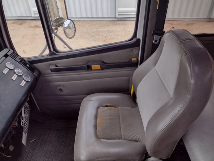freightliner-fl70-image-15