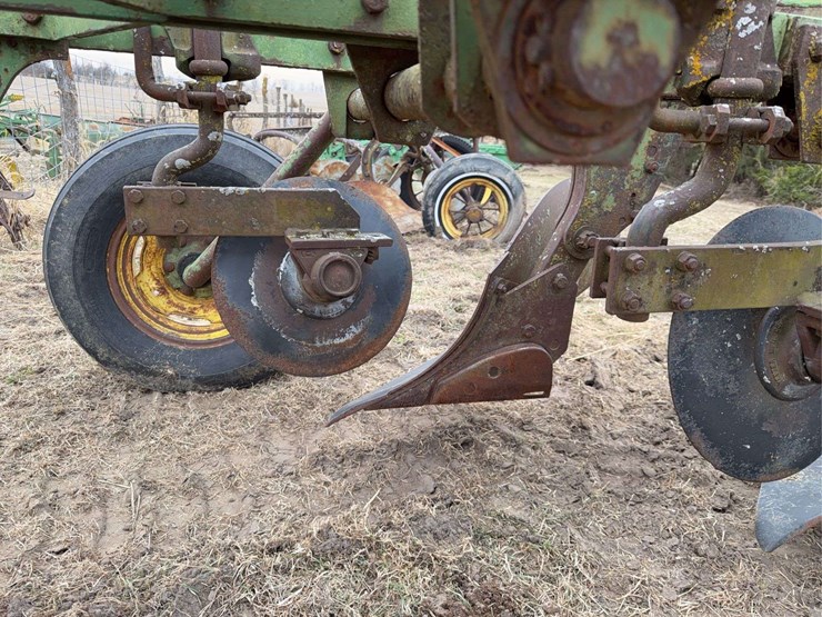 john-deere-pull-type-four-bottom-plow-image-22