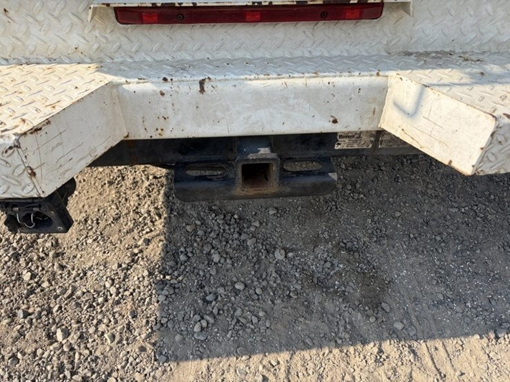 2016-chevrolet-silverado-3500-image-16