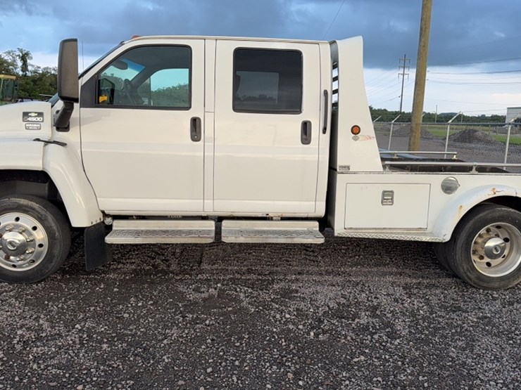 #3006-•-2006-chevy-c4500-flat-bed-truck-image-10