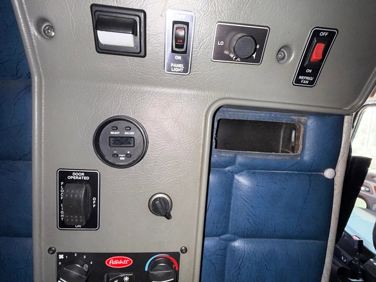 2006-peterbilt-379-image-22