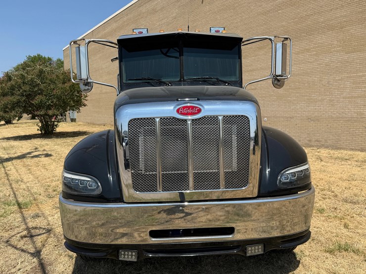 2007-peterbilt-335-image-3