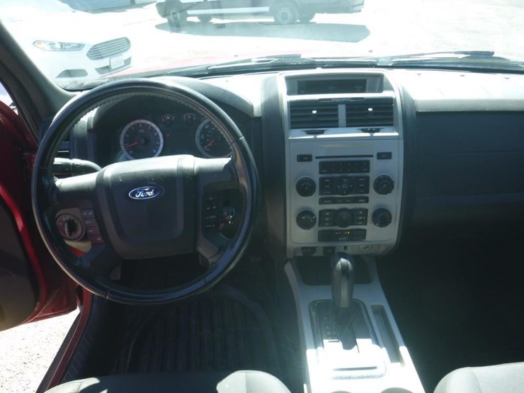 2011-ford-escape-image-9