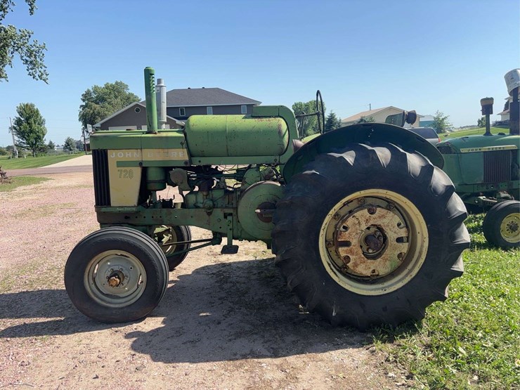john-deere-720-image-8