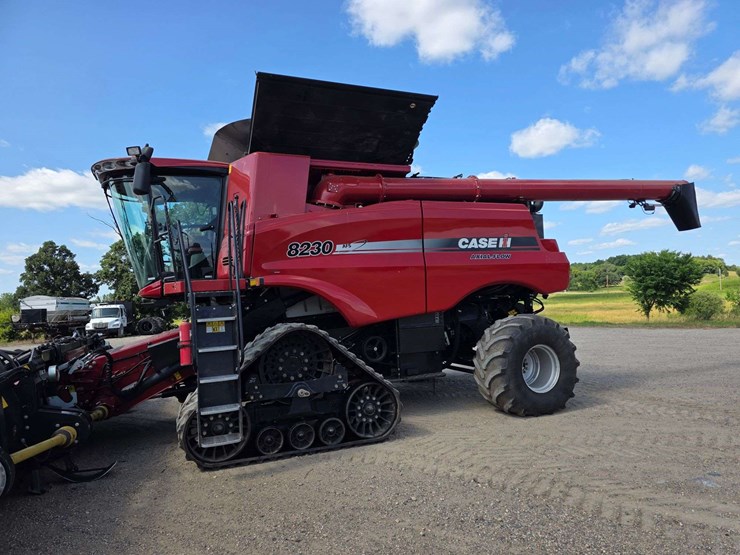 2013-case-ih-8230-image-24