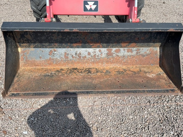#3024-•-massey-ferguson-mf3635-tractor-image-4