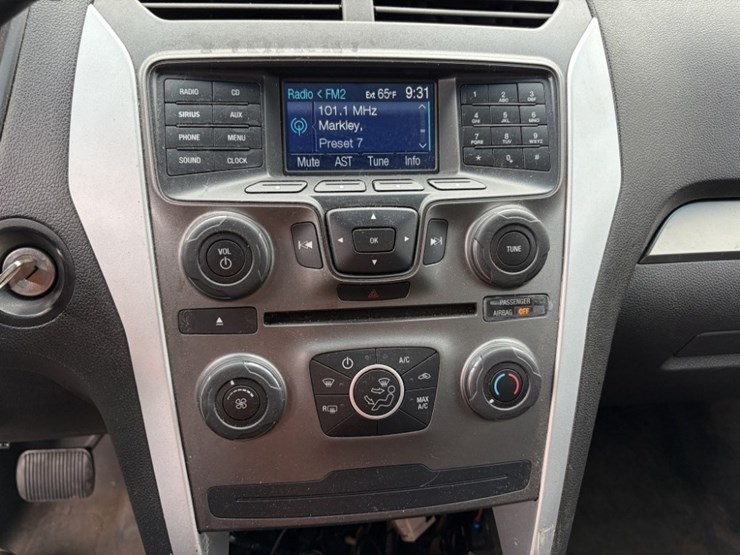 2014-ford-explorer-image-35