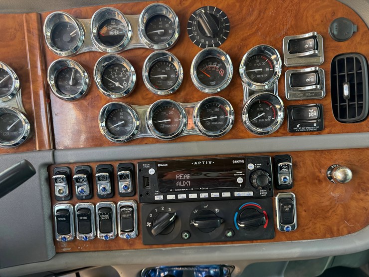 2006-peterbilt-379-image-27