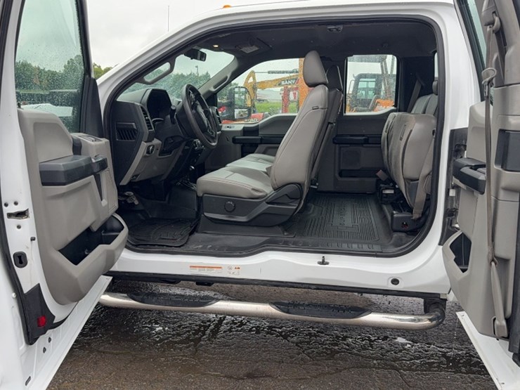 2017-ford-f550-image-16