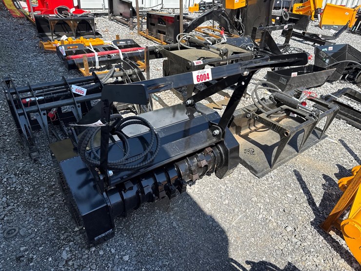 #6004-•-32"-dingo-drum-mulcher-image-1