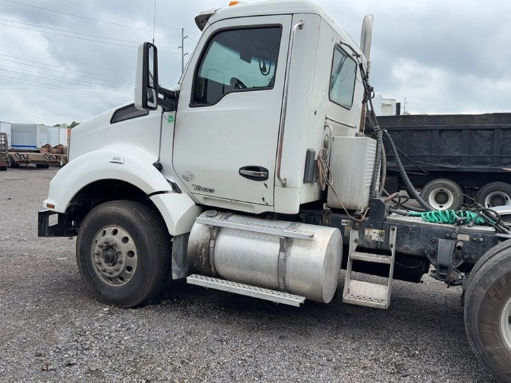 2015-kenworth-t880-image-11