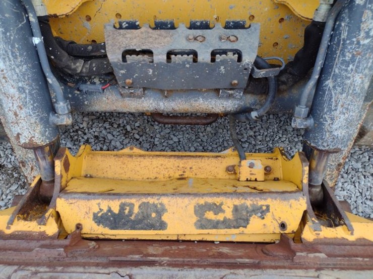 deere-331g-image-21