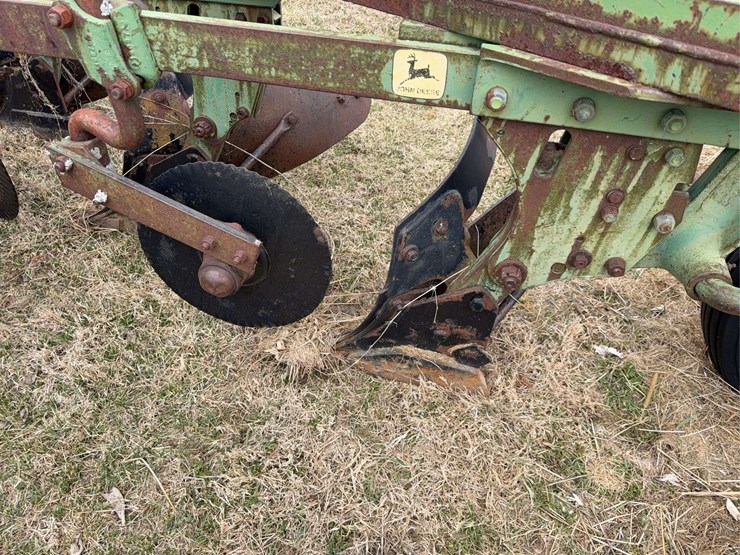 john-deere-pull-type-four-bottom-plow-image-15