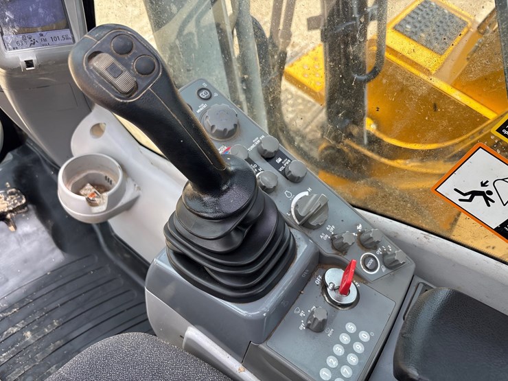 2023-deere-210-p-tier-image-15