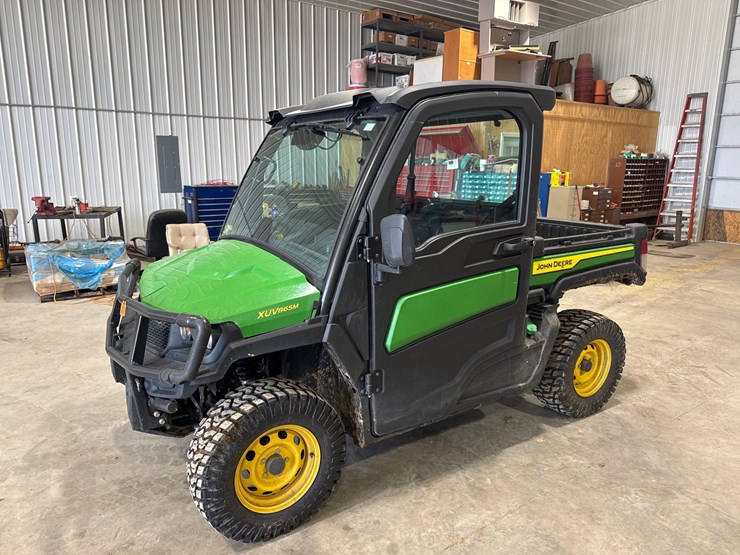 2023-john-deere-gator-image-1