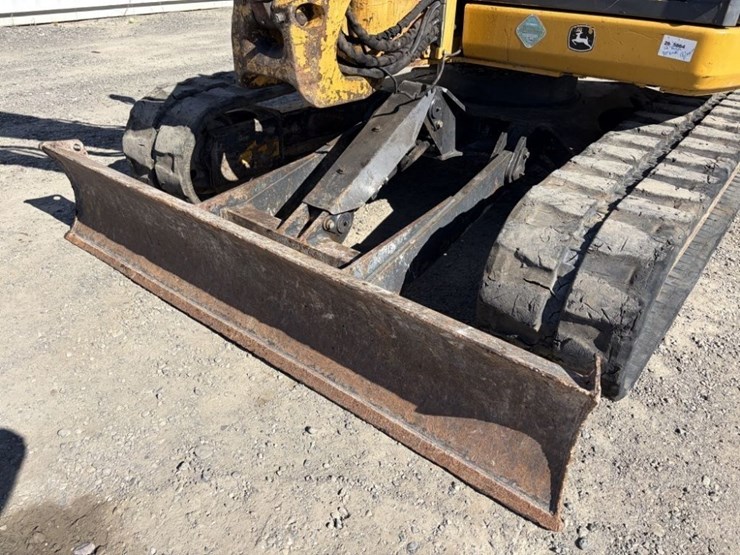 2011-deere-85d-image-18