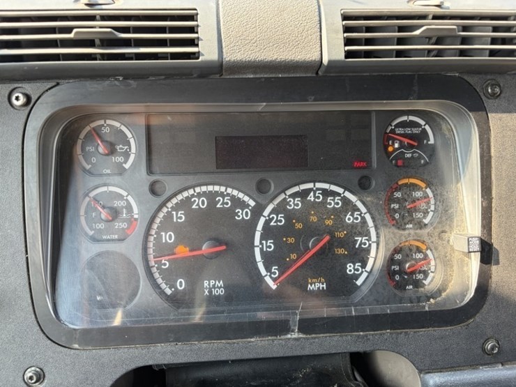 2016-freightliner-cascadia-t/a-sleeper-truck-image-26