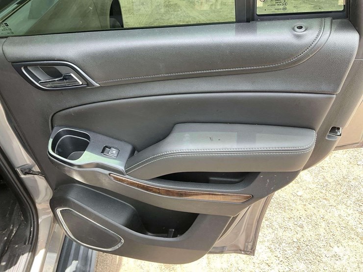 2018-chevrolet-tahoe-image-24