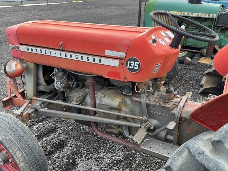 massey-ferguson-135-image-13