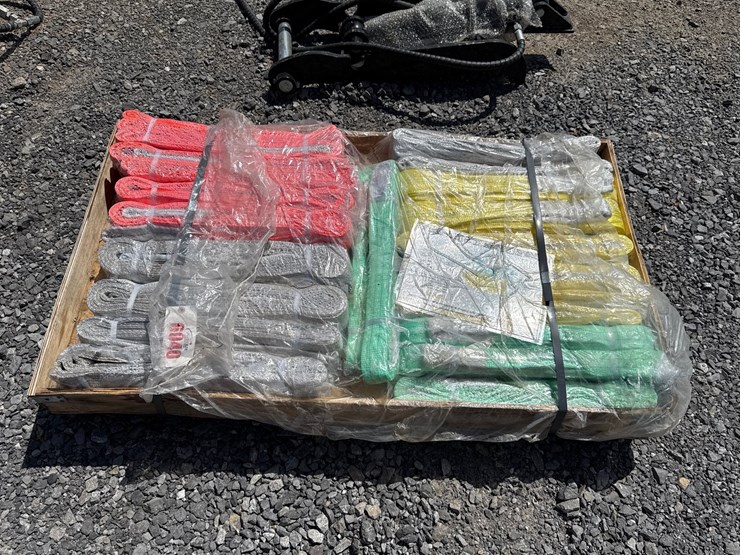 #6040-•-pallet-of-various-size-tow-straps-image-1